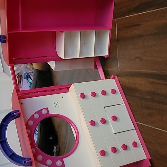 Barbie Vintage Vanity Closet - Picture 7 of 13